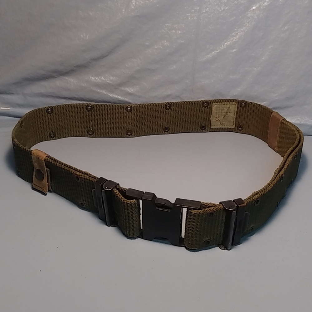 US Military USMC Pistol Web Belt w/ Black Quick Release BUCKLE LARGE VGC